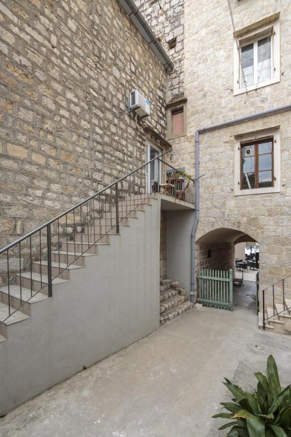 Apartment Filomena In The Center Komiža Exterior foto